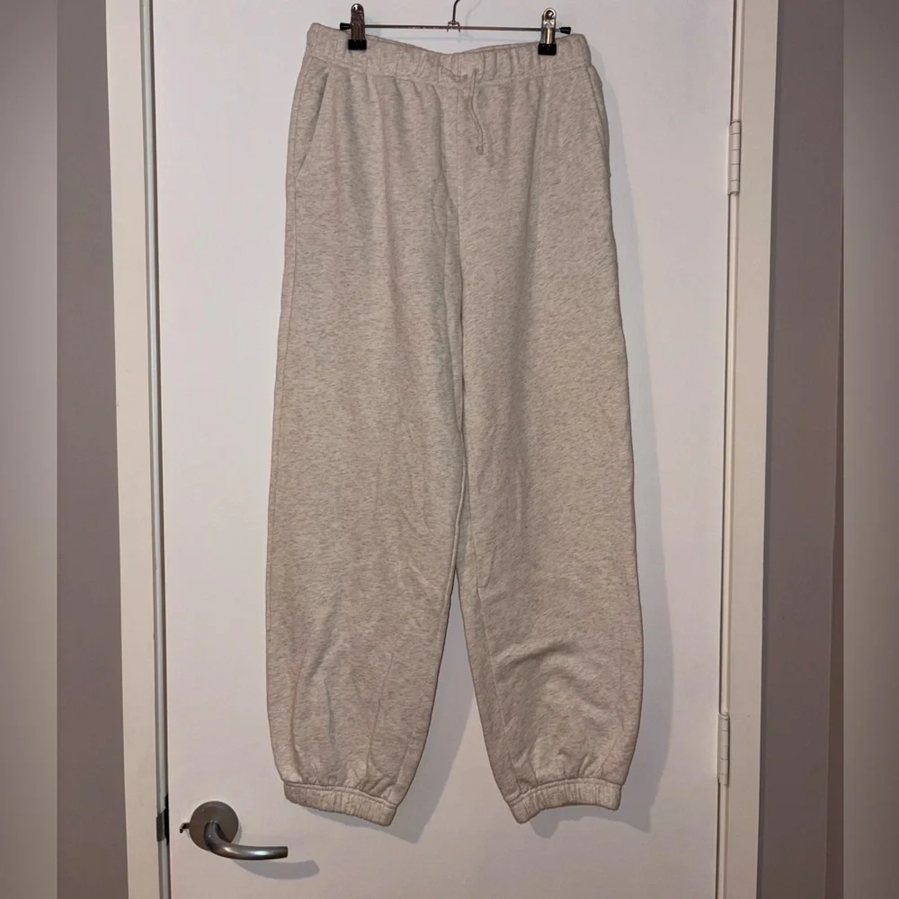 Aritzia TNA Cream Jogger Sweatpants - Picture 1 of 7